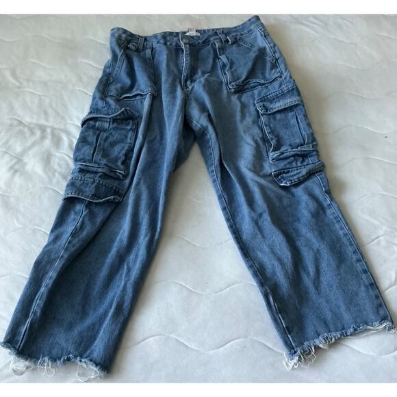 Forever 21 Premium Denim Woman Jeans Style Jogger Frayed At Bottom Pockets Sz 31 - Picture 1 of 8